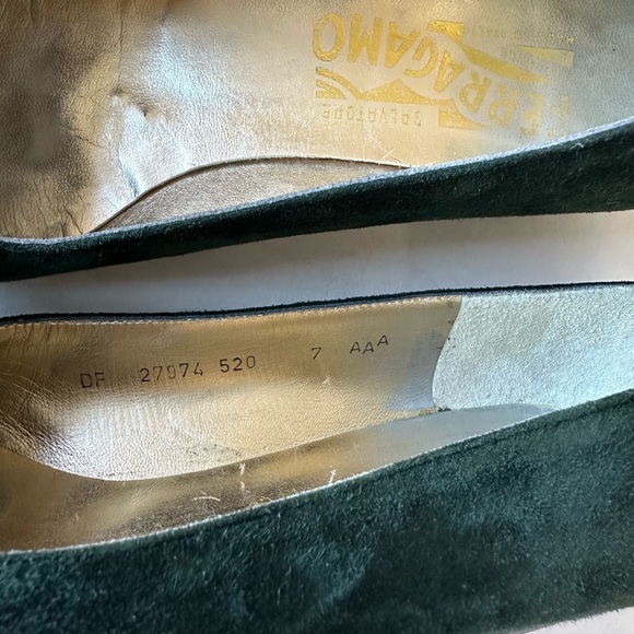 Classic Salvatore Ferragamo Dark Green Suede Bow Low Heel Pumps.Size 7 - Picture 8 of 10